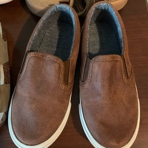 Old Navy size 9T brown loafers